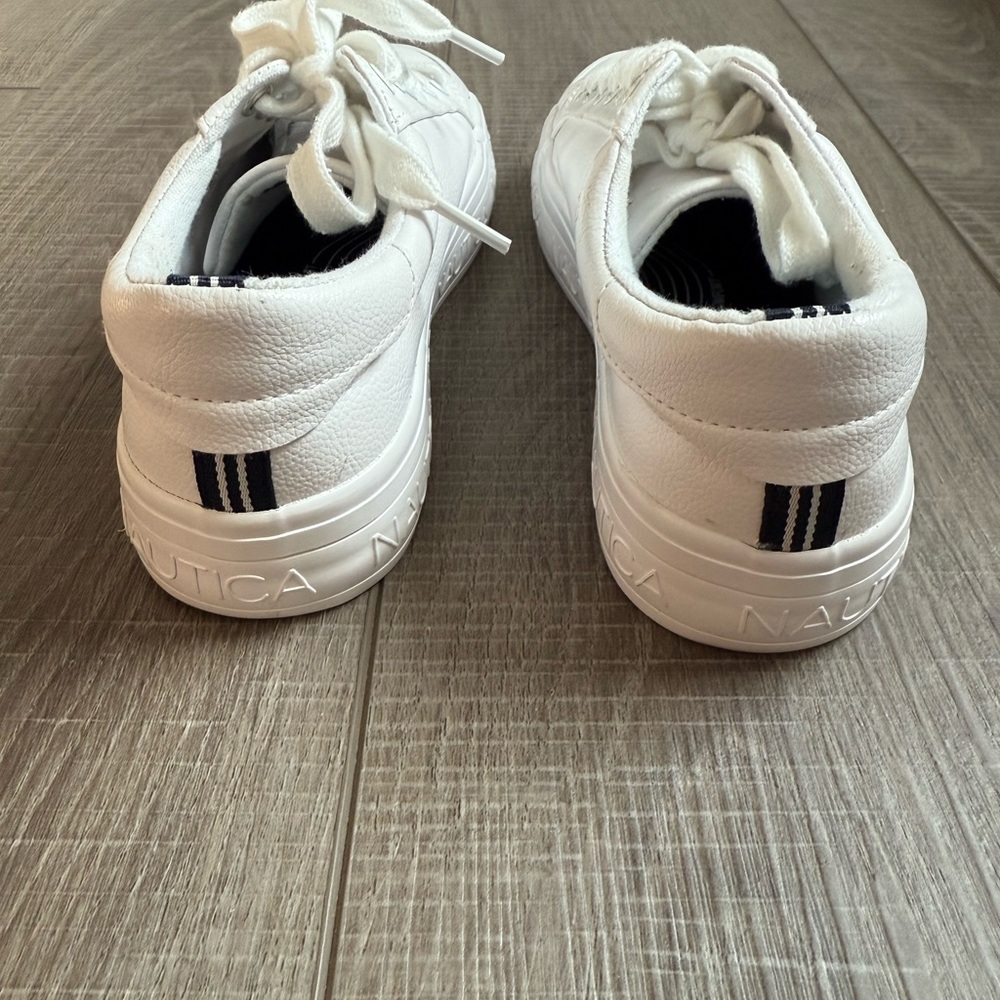 Women’s Nautica Classic White Lace-Up Sneakers Size 6.5 - Picture 4 of 6